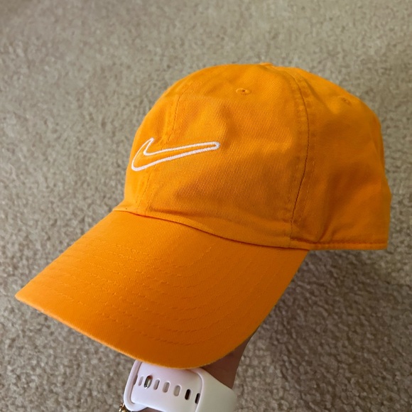 Orange Nike Hat - Picture 1 of 2